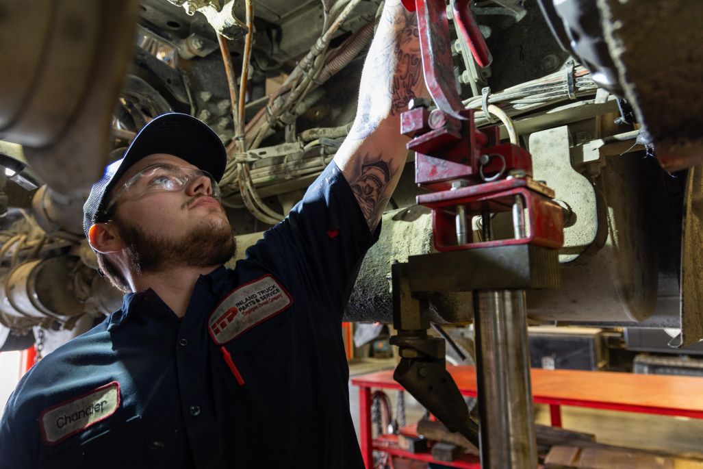 truck tech under