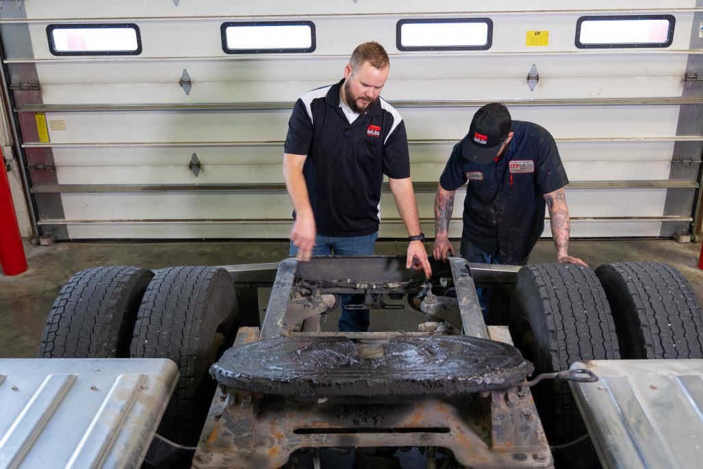 truck shop inspect