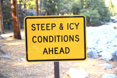 "Steep & Icy Conditions Ahead" warning sign
